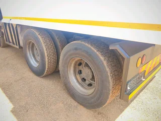 ​2013 UD 490 - 10 Cube Tipper Truck - PRICED TO SELL ASAP!​