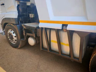 ​2013 UD 490 - 10 Cube Tipper Truck - PRICED TO SELL ASAP!​