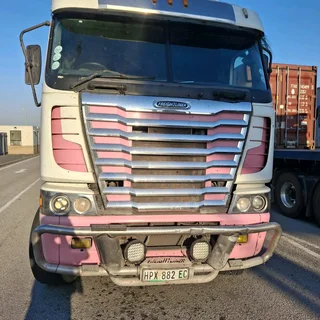 2013 - Freightliner Argosy Isx 500 Double Axle Truck now on sale  - Excellent Condition