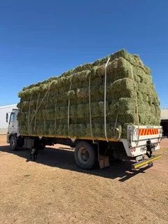 SA Feed Solutions - Suppliers of premium bales of animal feeds.