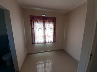 2 Bedroom freestanding house for rent in Grove End, Phoenix