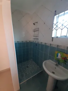 2 Bedroom freestanding house for rent in Grove End, Phoenix