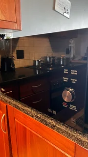 ⚡ LG 42L Black Mirror Microwave with Grill – Model MH8265DIS (Smart Inverter Series)Condition: Used