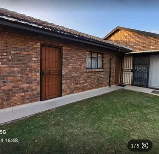 Bachelor available 1 December