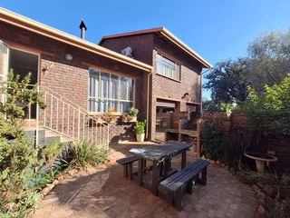 FACEBRICK DUPLEX / PET FRIENDLY - BRACKENHURST