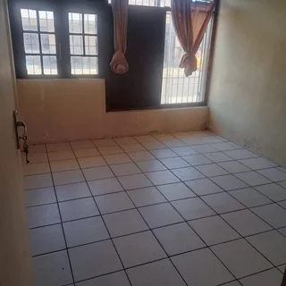 Room - Ad posted by Beatrice Gwanzura