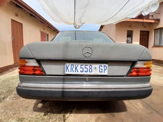 1992 Mercedes-Benz W124 Sedan