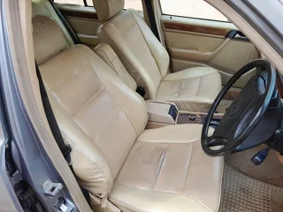 1992 Mercedes-Benz W124 Sedan