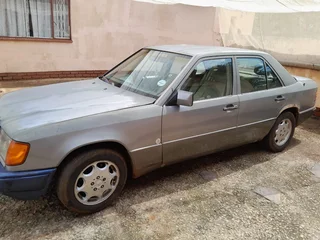 1992 Mercedes-Benz W124 Sedan