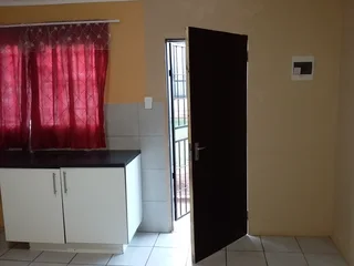 Self contained Large Room to rent in Kempton park