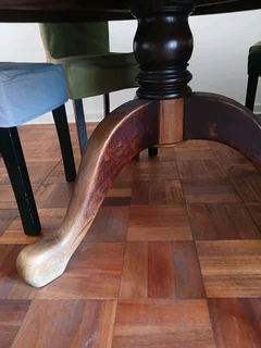 Table round 167cm diameter