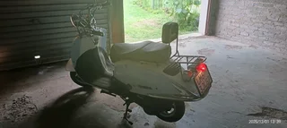 BIG BOY SCOOTER 150 CC REVIVAL LOW MILEAGE