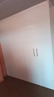 2 roomed Flat offered to rent in Zwide 1x bedroom with built-in wardrobe,ensuit (toilet and shower)