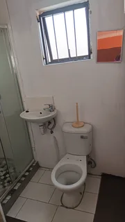 2 roomed Flat offered to rent in Zwide 1x bedroom with built-in wardrobe,ensuit (toilet and shower)