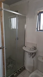 2 roomed Flat offered to rent in Zwide 1x bedroom with built-in wardrobe,ensuit (toilet and shower)