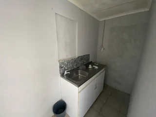 BACHELOR GARDEN UNIT AVAILBLE IN FOREST HILL