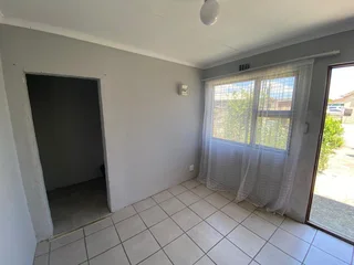 BACHELOR GARDEN UNIT AVAILBLE IN FOREST HILL