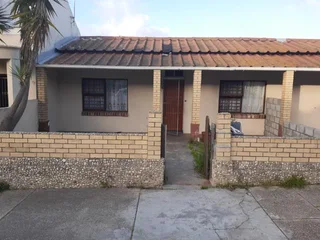 2 Bedroom House To Rent In North End