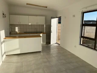 Big Open Plan Bachelor Unit To Rent In Algoa Park With Parking For 1 Vehicle