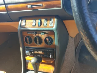 W123 280E Mercedes Benz 1984