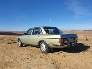W123 280E Mercedes Benz 1984