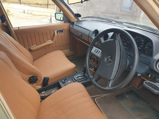 W123 280E Mercedes Benz 1984