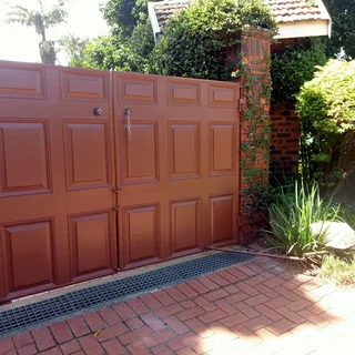 Mike the Handyman for plumbing, waterproofing, electrical, high pressure cleaning, roofing, painting