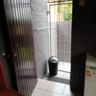 Private, secure, fully furnished outside room in Durban Nth to let to working woman or student R3900