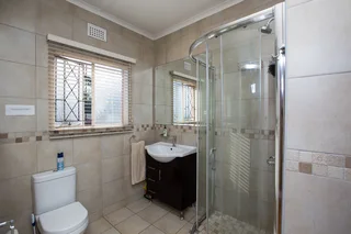Fully-furnished bedroom to let to working woman or student in well-run Dbn/Nth house-share R4400