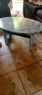 Oval coffee table