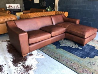 Newly manufactured (2.7m x 1.8m) full grain genuine leather L-shape daybed sofa. (SAVANNAH BROWN)