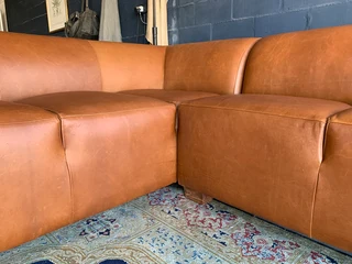 Immaculate (2.4m x 2m) genuine leather MARCONI STYLE corner unit (WITH DURABLE TOP STITCH DETAILING)