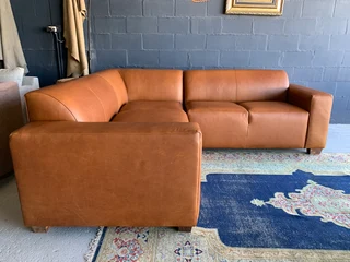 Immaculate (2.4m x 2m) genuine leather MARCONI STYLE corner unit (WITH DURABLE TOP STITCH DETAILING)