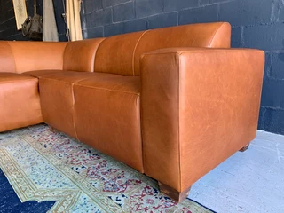 Immaculate (2.4m x 2m) genuine leather MARCONI STYLE corner unit (WITH DURABLE TOP STITCH DETAILING)