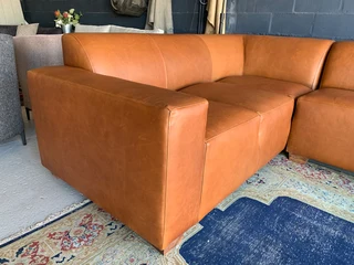 Immaculate (2.4m x 2m) genuine leather MARCONI STYLE corner unit (WITH DURABLE TOP STITCH DETAILING)