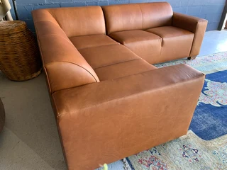 Immaculate (2.4m x 2m) genuine leather MARCONI STYLE corner unit (WITH DURABLE TOP STITCH DETAILING)