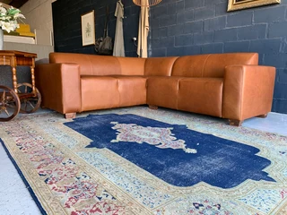 Immaculate (2.4m x 2m) genuine leather MARCONI STYLE corner unit (WITH DURABLE TOP STITCH DETAILING)