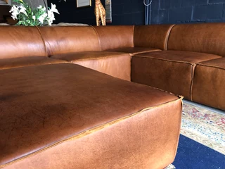 Newly manufactured 2.8m x 2.8m genuine leather MARCONI STYLE corner unit &#43; large modular ottoman