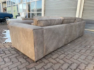 MASSIVE &amp; MODERN (3.5m x 3m x 1.7m) full Zambezi genuine leather U-SHAPE lounge suite, BRAND NEW