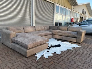 MASSIVE &amp; MODERN (3.5m x 3m x 1.7m) full Zambezi genuine leather U-SHAPE lounge suite, BRAND NEW