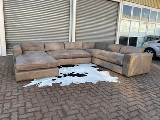 MASSIVE &amp; MODERN (3.5m x 3m x 1.7m) full Zambezi genuine leather U-SHAPE lounge suite, BRAND NEW