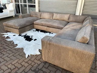 MASSIVE &amp; MODERN (3.5m x 3m x 1.7m) full Zambezi genuine leather U-SHAPE lounge suite, BRAND NEW