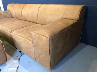 MASSIVE &amp; BULKY 2.6m MARCONI STYLE Zambezi genuine leather couch &#43; modular daybed/ottoman.