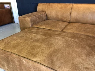 MASSIVE &amp; BULKY 2.6m MARCONI STYLE Zambezi genuine leather couch &#43; modular daybed/ottoman.
