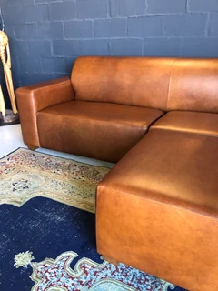 (ON PROMOTION) Newly manufactured 2.2m genuine leather MARCONI STYLE  couch &#43; versatile ottoman