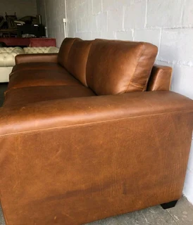 BRAND NEW &amp; LARGE 2.8m  full grain gameskin genuine leather CASA DESIGN five seater couch.
