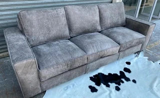 Brand new 3m Zambezi genuine leather CASA DESIGN large five seater couch, (ZAMBEZI GRAPHITE GREY)