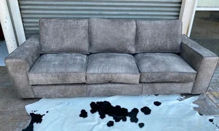 Brand new 3m Zambezi genuine leather CASA DESIGN large five seater couch, (ZAMBEZI GRAPHITE GREY)