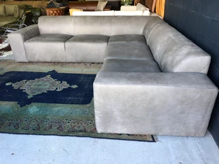 Newly manufactured 2.8m x 2.8m  Zambezi genuine leather MARCONI STYLE corner unit. (BOMBARDIER GREY