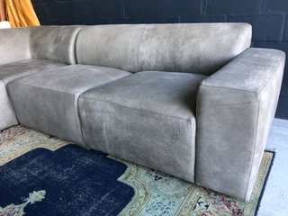 Newly manufactured 2.8m x 2.8m  Zambezi genuine leather MARCONI STYLE corner unit. (BOMBARDIER GREY